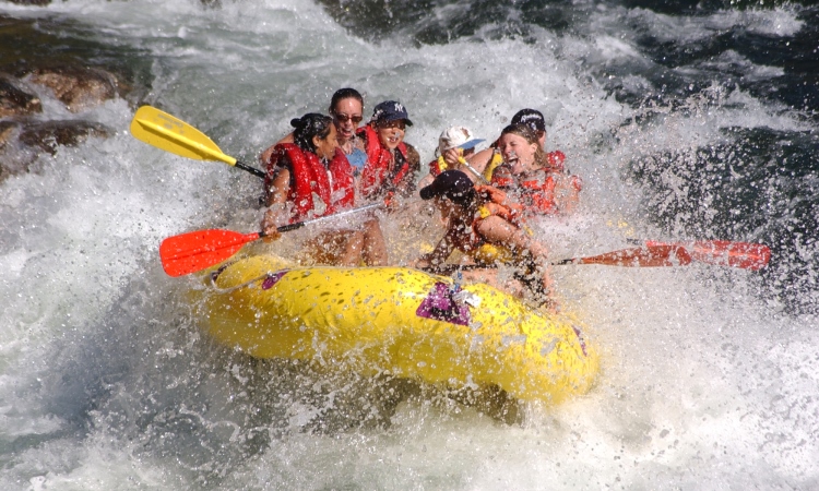 5 Alasan Mengapa Wisatawan Suka Arung Jeram di Sungai Ayung Ubud