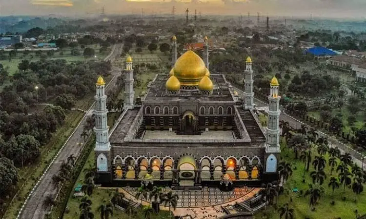 Masjid Kubah Emas Depok: Daya Tarik, Rute Lokasi, dan Aktivitas