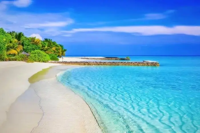 10 Tempat Wisata Pantai di Malang Paling Indah