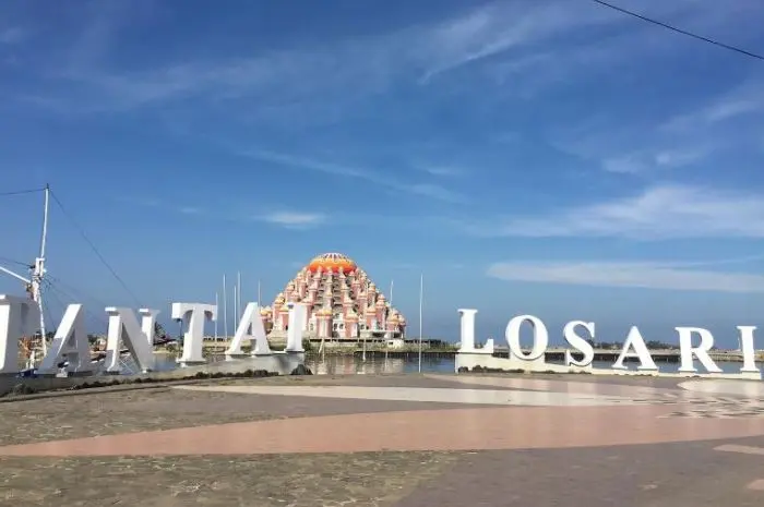 Pantai Losari, Spot Terbaik Menikmati Panorama Alam Sembari Kulineran di Makassar