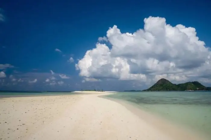 Pulau Bawean, Surga Bahari Tersembunyi Nan Eksotis di Gresik