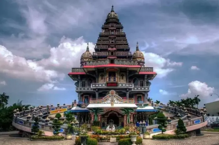 Tempat Wisata di Medan yang Menawarkan Keindahan Sejarah & Kelezatan Kuliner