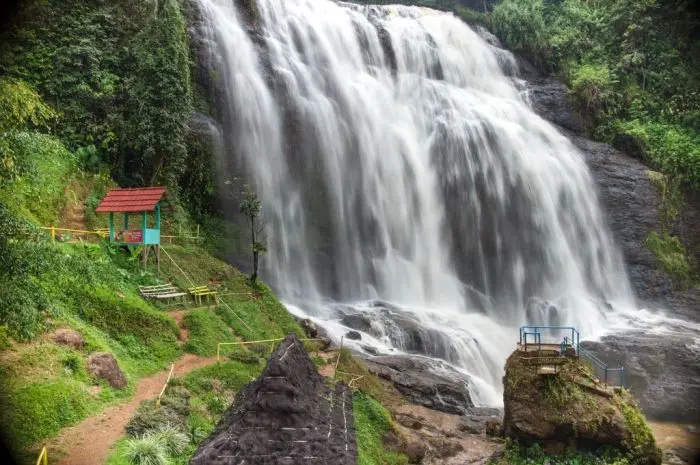 Destinasi Wisata Alam di Jawa Barat yang Wajib Dikunjungi untuk Liburan